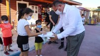 MHP'li Vekil Çocuklara Özel Yaptırdığı Maskeleri Oyun Parklarında Dağıttı Haberi