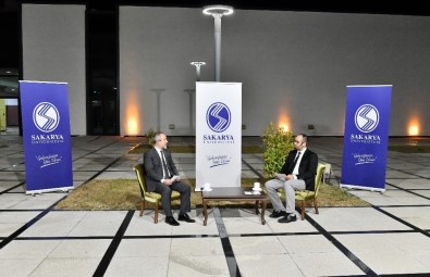 Rektör Savaşan Üniversite Adayı Öğrencilerle Bir Araya Geldi