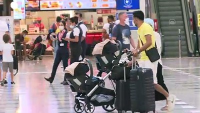 Antalya'ya Bir Saatte 45 Uçak İnip Kalktı