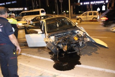 Kocaeli'de Otomobil Bariyerlere Çarptı Açıklaması 1 Yaralı