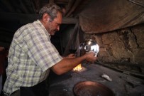 Mesleğinin Son Temsilcisi 45 Yıllık Kalaycı İşlere Yetişemiyor