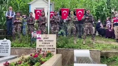 Şehit Komiser Ahmet Çamur, Trabzon'daki Kabri Başında Anıldı