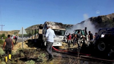 Sivas'ta Saman Yüklü Kamyon Yandı