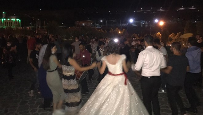 Diyarbakır'da koronavirüs halayı!