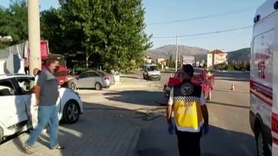 Isparta'da Kamyonet İle Otomobil Çarpıştı Açıklaması 6 Yaralı