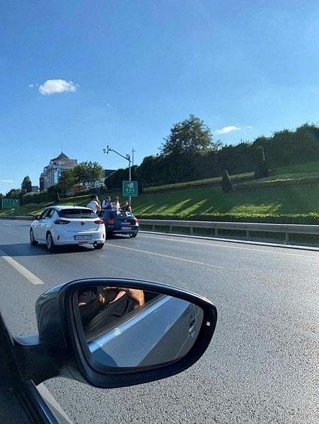 Düğün konvoyunda akılalmaz görüntüler!