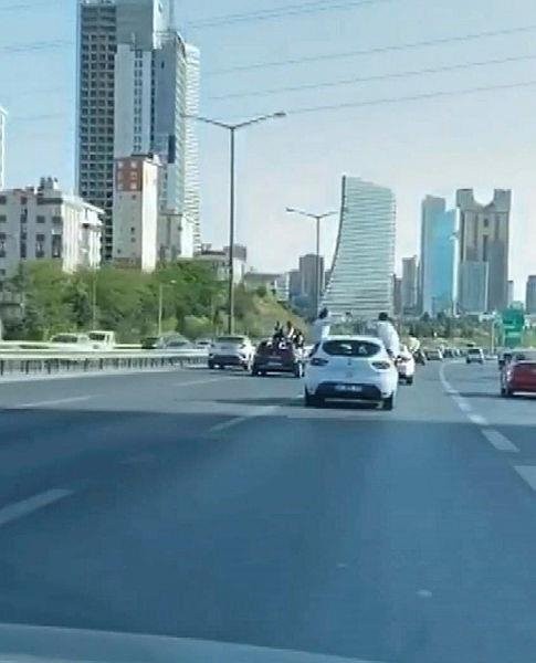 Düğün konvoyunda akılalmaz görüntüler!