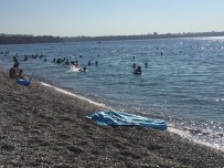 Denizde Ölü Bulunan Yaşlı Adamdan Geriye Bastonu Ve Kıyafetleri Kaldı