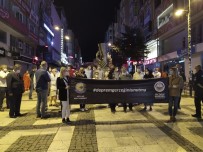 Marmara Depremi'nde Hayatını Kaybedenler Avcılar'da Anıldı