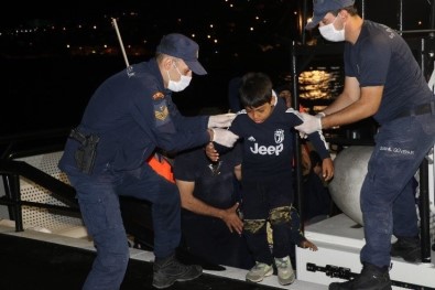 Yunanların Ölüme Terk Ettiği 125 Göçmeni Türk Sahil Güvenlik Ekipleri Kurtardı