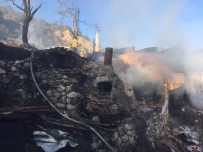 Amasya'da Çıkan Yangında 4 Ev Kullanılamaz Hale Geldi