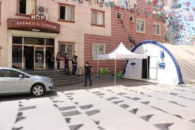 HDP Önündeki Ailelerin Evlat Nöbeti 351'Nci Gününde