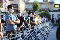 Başkan Arı'dan YKS'de Başarılı Olan Öğrencilere Bisiklet