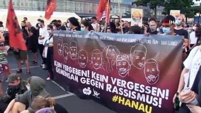 Berlin'de Hanau'daki Irkçı Saldırıda Hayatını Kaybedenler İçin Yürüyüş