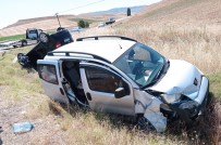 Çorum'da İki Otomobil Çarpıştı Açıklaması 1'İ Ağır 5 Kişi Yaralı