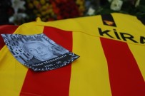 Göztepe'nin Efsane Oyuncusu 'Bombacı' Halil Kiraz Son Yolculuğuna Uğurlandı Haberi
