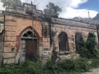 Kars'ta Tarihi Evler Tek Tek Yok Oluyor