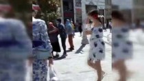 (Özel) Taksim'de İki Dilenci Kadın Birbirine Girdi
