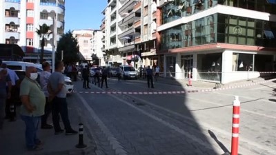 Samsun'da Belediye Önünde Darbedilen Kişi İle Belediye Meclis Üyesi Silahla Yaralandı