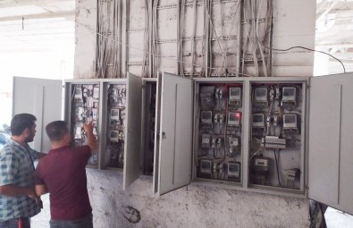 Silvan'da Elektrik Sayaçları Dışarı Alınıyor