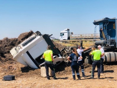 Viranşehir'de Tır Şarampole Devrildi Açıklaması 1 Yaralı