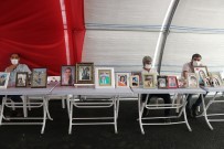 Bayramda Da Evlatlarının Yolunu Gözlüyorlar