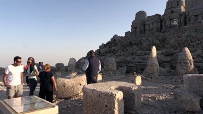 Nemrut, Eşsiz Manzarasıyla Ziyaretçilerini Büyülüyor