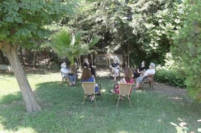 Bahçe Sohbetleri'yle Salgının Etkilerini Yeniyorlar