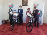 Derebucak'ta İlçe Birincisi Öğrenciler Bisikletle Ödüllendirildi Haberi