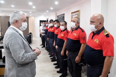 Isparta'da Yavru Kedi 'Çukur'u Kurtaran Ekip Ödüllendirildi