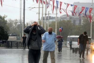 İstanbul'da şiddetli sağanak! Hazırlıksız yakalandılar