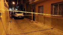 İzmir'de Bir Kadın Vücudundaki Cam Kesileri Nedeniyle Evinde Ölü Bulundu
