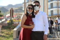 Korona Virüsü Yenen Doktorlar Nikah Masasına Oturdu