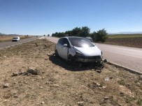 Refüje Çarpan Otomobilde Aynı Aileden 7 Kişi Yaralandı
