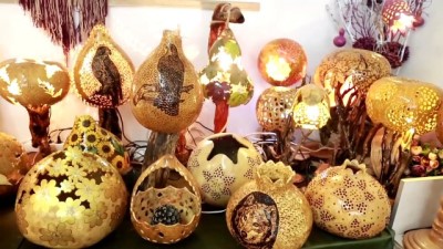 Su Kabaklarını Sanat Eserine Dönüştürüyor