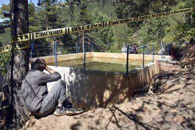 'Yataklara Düşmekten Korkuyorum' Yazılı Not Bırakıp Kendini Sulama Havuzuna Attı