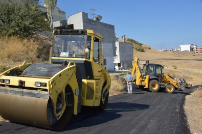 Yeni Mahalle'de Sıcak Asfalt Serimi Devam Ediyor