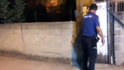 Adana'da Polisten Kaçan 2 Şüpheli Metruk Evin Çatısında Yakalandı