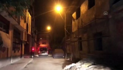 Adana'da Polisten Kaçmaya Çalışan Şüpheli Kovalamaca Sonucu Yakalandı