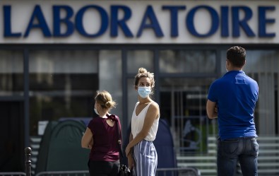 Fransa'da Son 2 Gündür Vaka Sayısı 4 Binin Üzerinde Seyrediyor