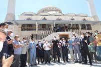 Hakkari'nin En Büyük Camisi Dualarla İbadete Açıldı