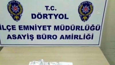 Hatay'da Uyuşturucu Bulunan Otomobildeki 2 Kişi Tutuklandı