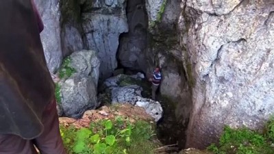 Karı Ağustos Sıcağında Bile Erimeyen Mağara İlgi Çekiyor
