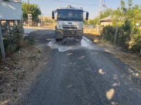 Muhtar, Karantinaya Aldığı Köyünü Köşe Bucak Dezenfekte Ettirdi