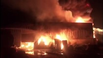 Adana'da Geri Dönüşüm Fabrikasında Çıkan Yangına Müdahale Ediliyor