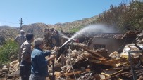 Çelikhan'daki Yangında Ev Tamamen Yandı Haberi