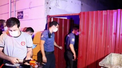 İzmir'de Kumar Baskınından Kaçmak İçin Yüksekten Atlayan 3 Kişi Yaralandı
