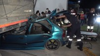 Kırıkkale'de Feci Kaza, Otomobil Tıra Ok Gibi Saplandı Açıklaması 1 Ölü, 4 Yaralı