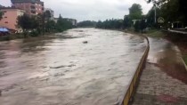Samsun'da Şiddetli Yağış Su Baskınlarına Yol Açtı