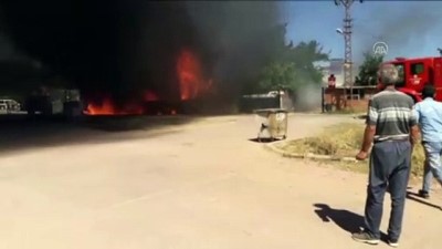 Kahramanmaraş'ta Depoda Çıkan Yangın Sıçradığı İki Eve Zarar Verdi
